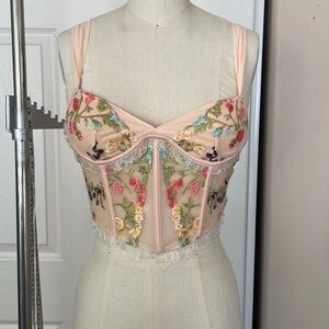 Very comfortable to wear a corset Flower embrodary